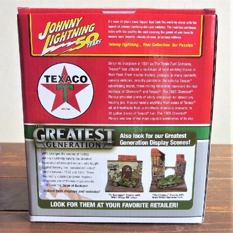 JOHNNY LIGHTNING 1:64 Texaco Station Diorama with 1965 Chevrolet Pickup ミニカー