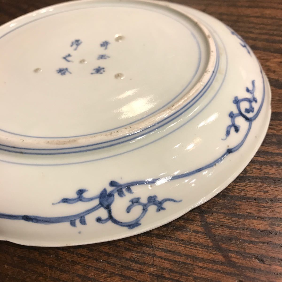 古伊万里 染付葉唐草窓絵獅子7寸皿 江戸中期|Yahoo!フリマ(旧 古伊万里 染付葉唐草窓絵獅子7寸皿 江戸中期|Yahoo!フリマ(旧