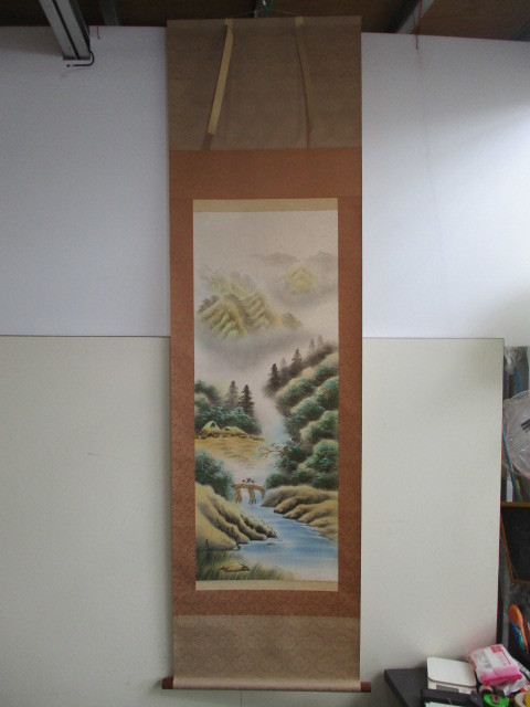 ☆掛軸☆秀泉☆『彩色山水図』☆風景画☆絹本☆肉筆☆銘・落款
