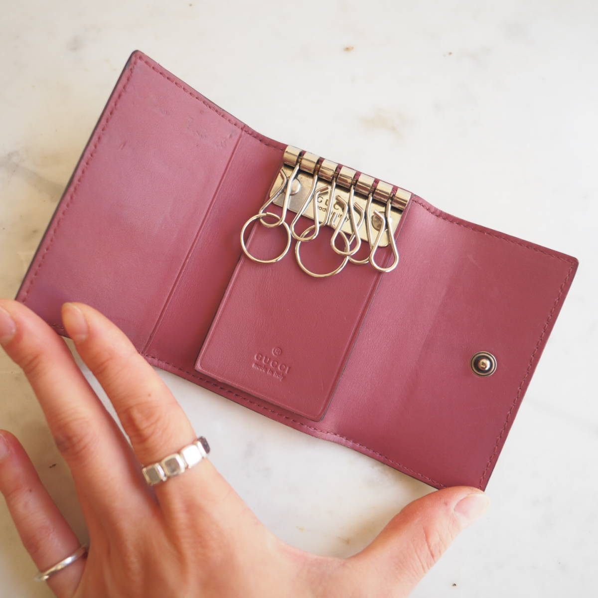 日本限定!すぐ届く!GUCCI キー&カードケース フローラル柄 GUCCI キーケース赤新品未使用美品魔法少女まどかマギカちび