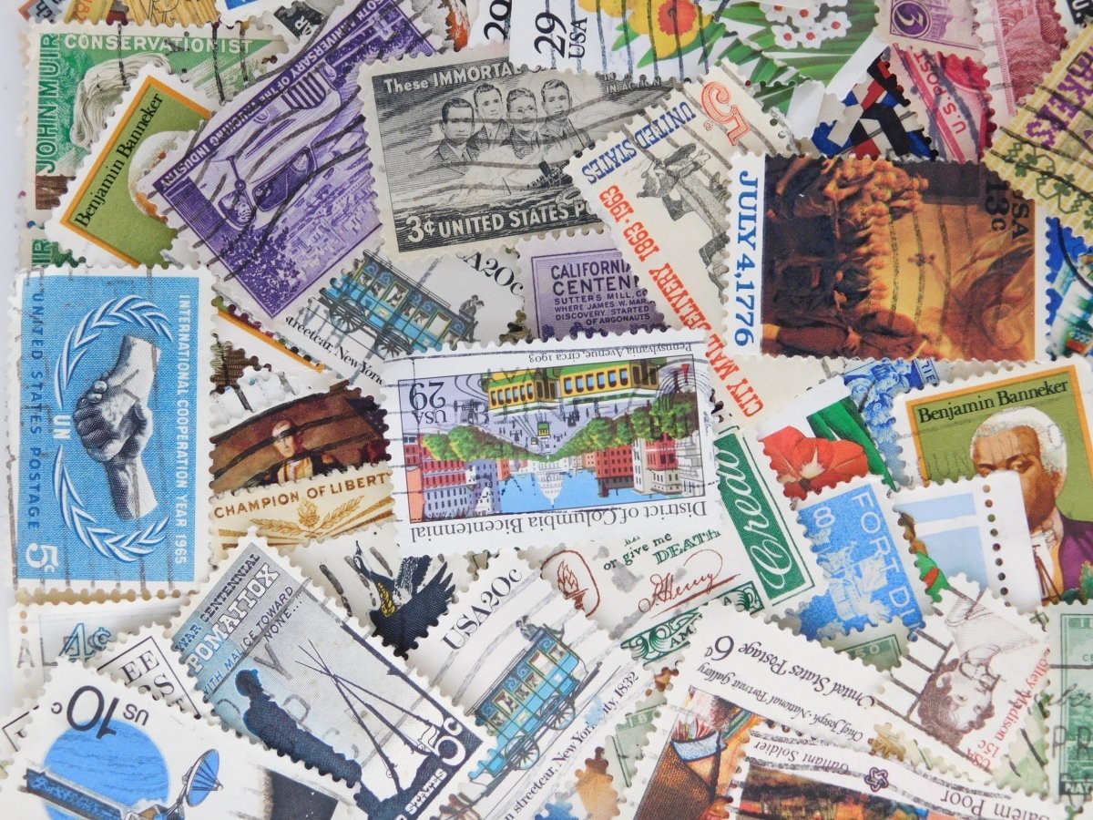 海外切手　アメリカ ３００枚　使用済切手 外国切手 コラージュ 紙もの おすそ分けに_画像2