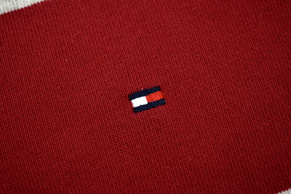 Y-2821★TOMMY HILFIGER トミーヒルフィガー★正規品 ロゴ刺繍 グレー×レッド ボーダー 長袖 ラガーシャツ Ｓ_画像4