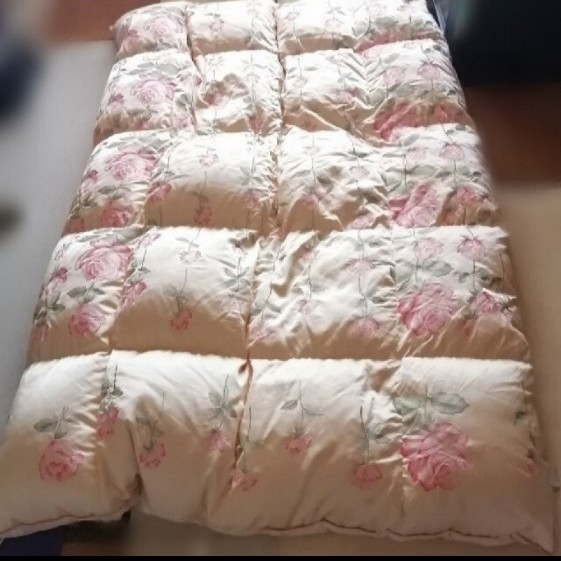 一部予約販売中】 丸八真綿 ソワリー超高級シルク羽毛掛け布団 花柄 同時購入特典付き 高級羽毛掛け布団 丸八真綿 ソワリー ピンク 布団/毛布