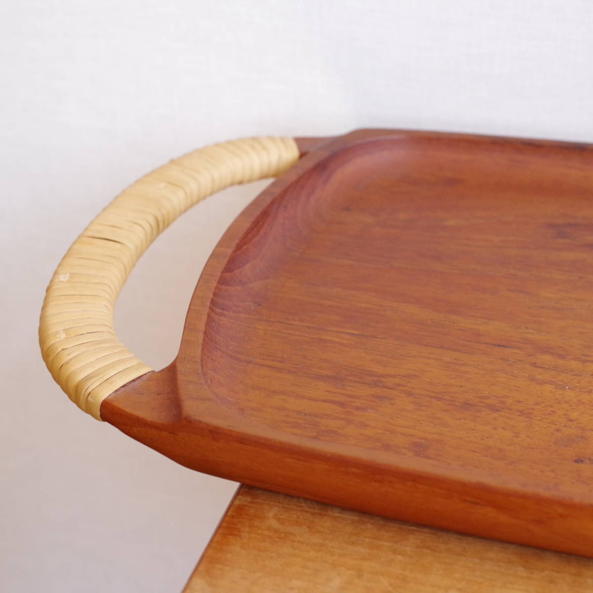 【ビンテージ】ESA デンマーク Denmark チーク Teak トレイ デンマーク製 特大 プレート 無垢材 お盆 藤ハンドル 北欧_画像3