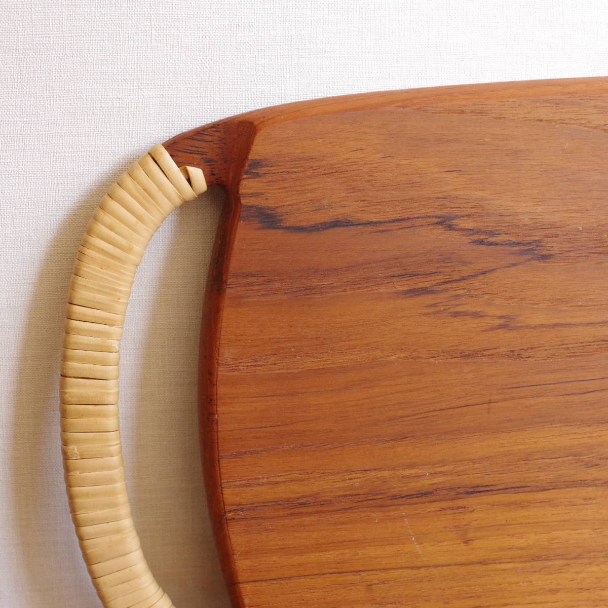 【ビンテージ】ESA デンマーク Denmark チーク Teak トレイ デンマーク製 特大 プレート 無垢材 お盆 藤ハンドル 北欧_画像7