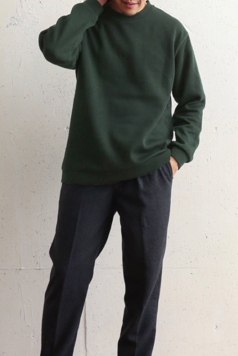 冬コーデ ダークグリーン スウェットカットソー