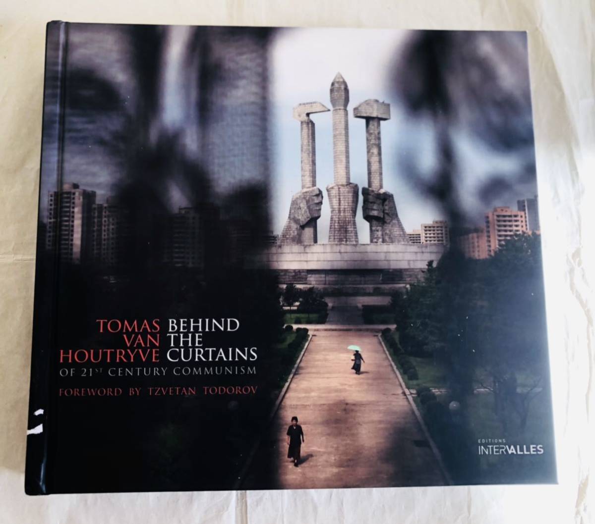保障できる 【洋書】Behind the Curtains 社会主義国・共産主義国の