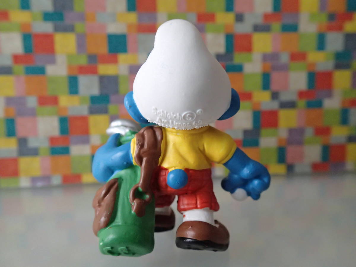 【Schleich SMURFS】 シュライヒ フィギュア スマーフ　スポーツ ゴルフ ゴルファー キャディバッグ Golf_後頭部、うっすら水色があります