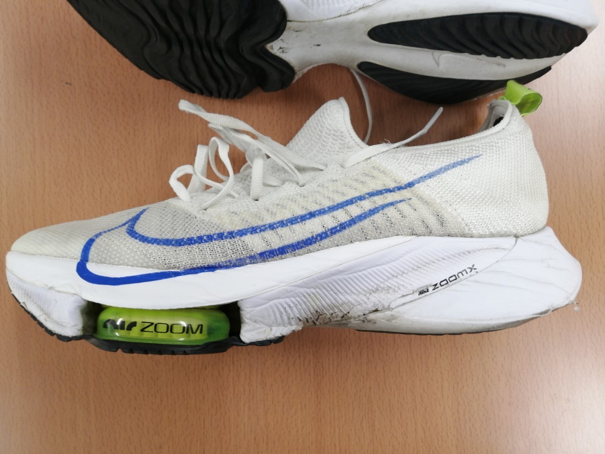 NIKE  ナイキ テンポネクスト%  27.5cm