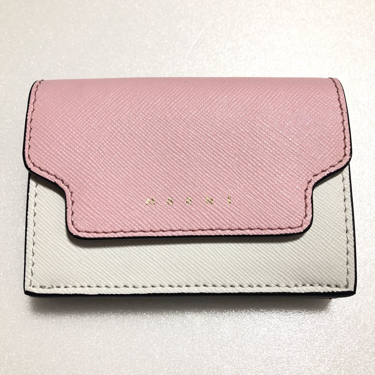 使い勝手の良い小物ブランド】 Marni - MARNI 三つ折り財布 ミニ財布 豆財布 の通販 by