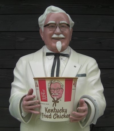  редкость 1977 год примерно /KFC Kentucky Fried Chicken *tina-BOX. коробка ( не собран ) упаковочный материал * машина фланель Sanders * не использовался прекрасный товар *1970 годы новые товары 