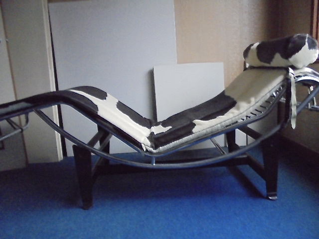 ル・コルビジェ『 LC4　シェーズ・ロングラウンジチェア 』 椅子 ポニー柄 ハラコ素材 リプロダクト 美品