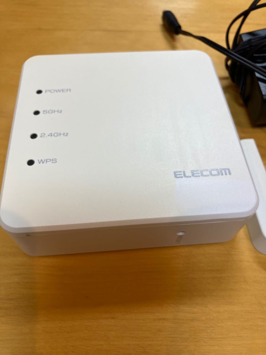 エレコム (ELECOM)  無線LANルーターです。通電確認済み 黄ばみ有りの為 お安くしております。