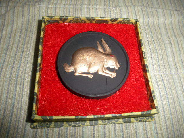 @@ 中国　古い　墨　（ひび入りあり）コレクション　インテリア　雑貨　飾り墨　黄金のウサギ　ウサギ　兎　うさぎ　_画像2