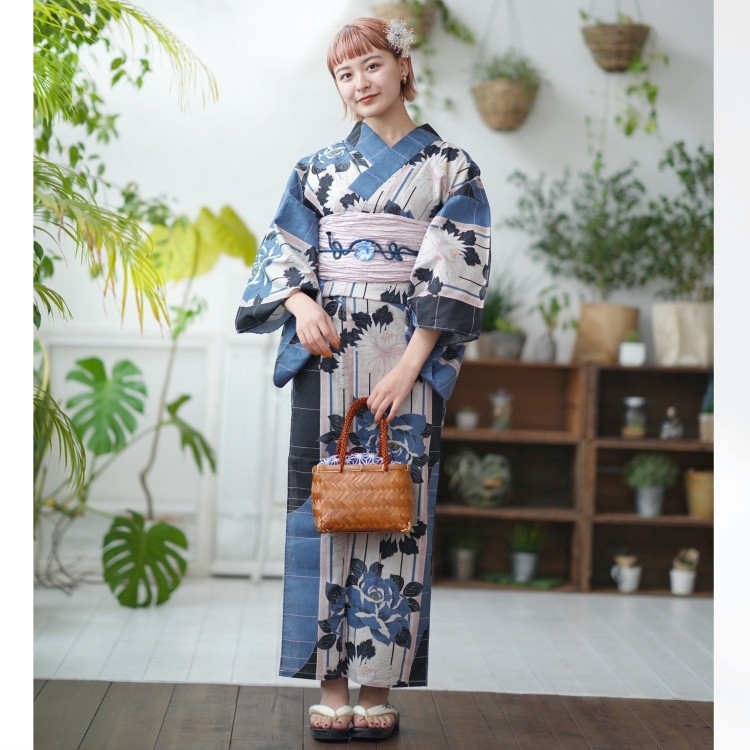 美シルエット 定価円以上 京都ブランド浴衣モダンアンテナ クラシカルブルーの薔薇浴衣 日本生地染め 着物着用可 新品 美シルエット 定価円以上 京都ブランド浴衣モダンアンテナ クラシカルブルーの薔薇浴衣 日本生地染め 着物着用可 新品