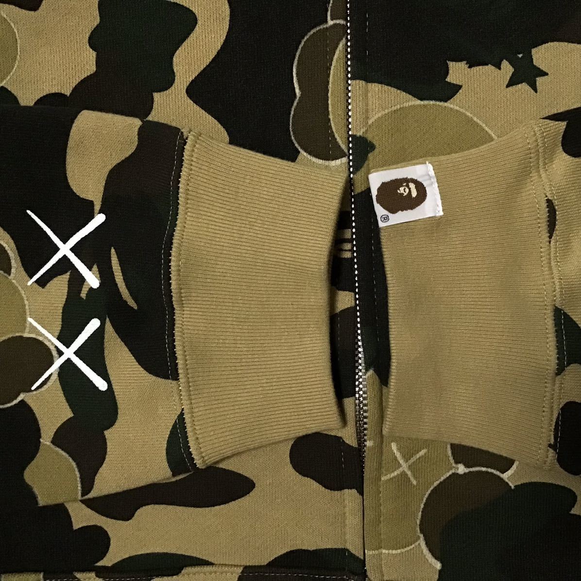 ★美品★ kaws × bape 1st camo パーカー Sサイズ a bathing ape full zip hoodie カウズ エイプ ベイプ アベイシングエイプ bendy wj88_画像5