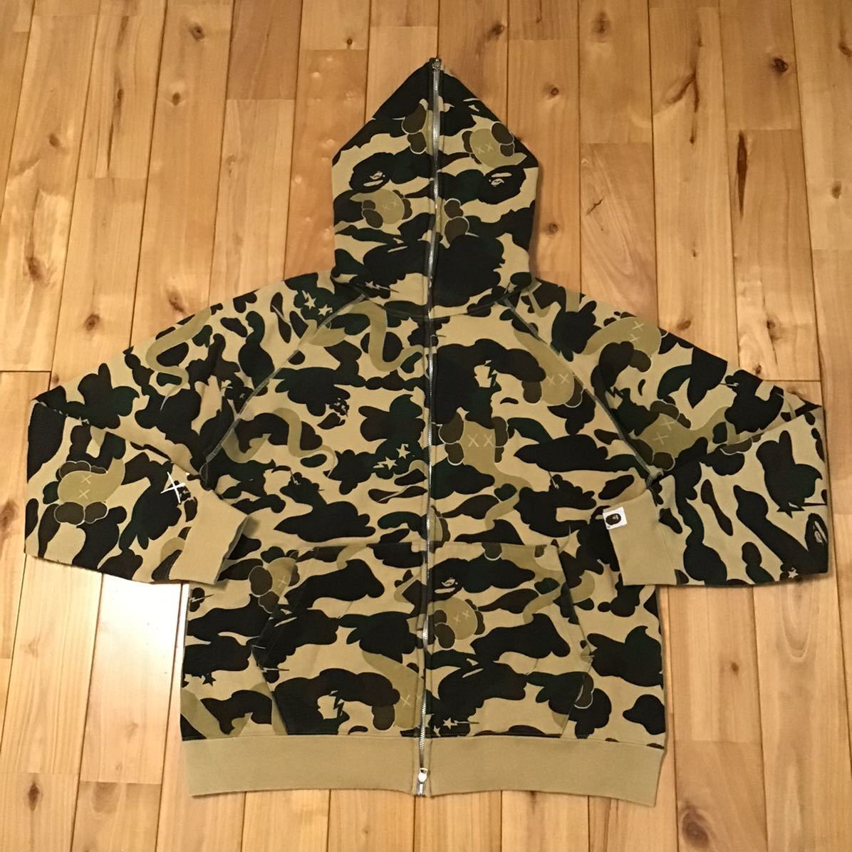 ★激レア★ kaws × bape bendy 1st camo パーカー Sサイズ a bathing ape full zip hoodie カウズ エイプ ベイプ アベイシングエイプ k954_画像1