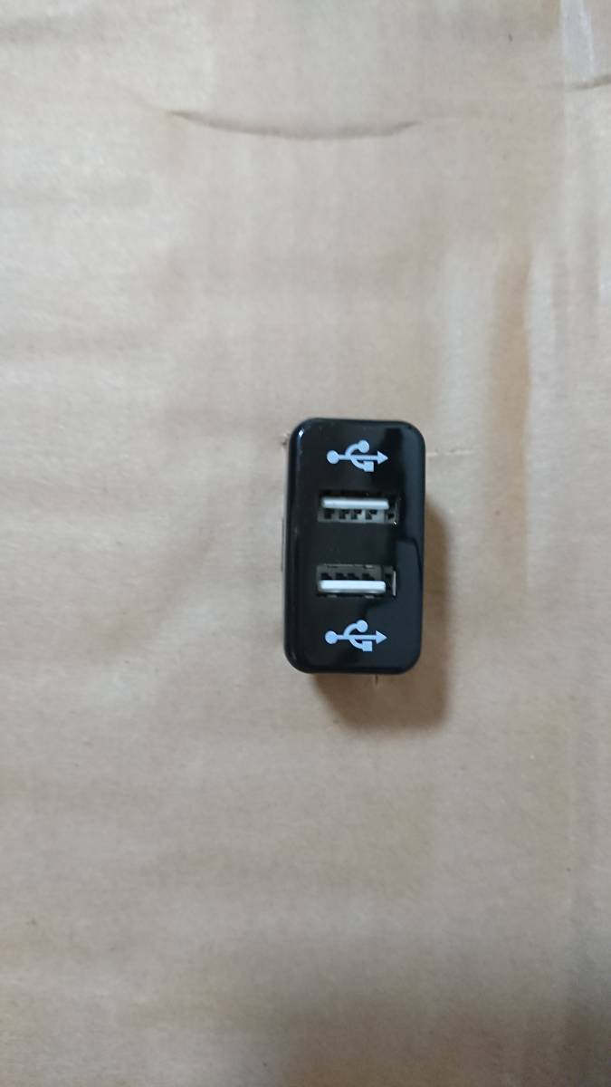  free shipping Toyota Chaser (B) GX100 GX105 JZX100 JZX101 JZX105 LX100 SX100 USB 2 port charge switch hole 