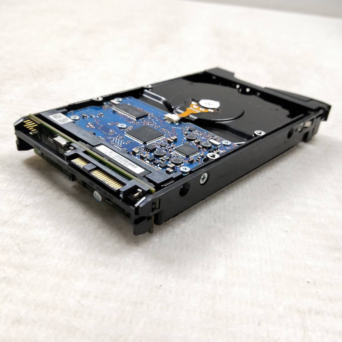 新品 HIITACHI HUA722020ALA330 3.5インチ 7.2K SATA ハードディスク マウンタ付き 2TB HDD 1台■HDD280_画像3