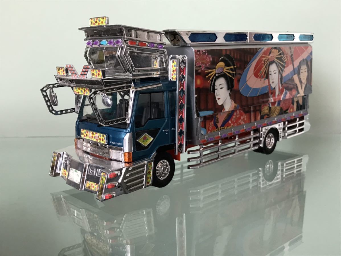 当社の アオシマ1/32 デコトラ重機回送車 プラモデル完成品