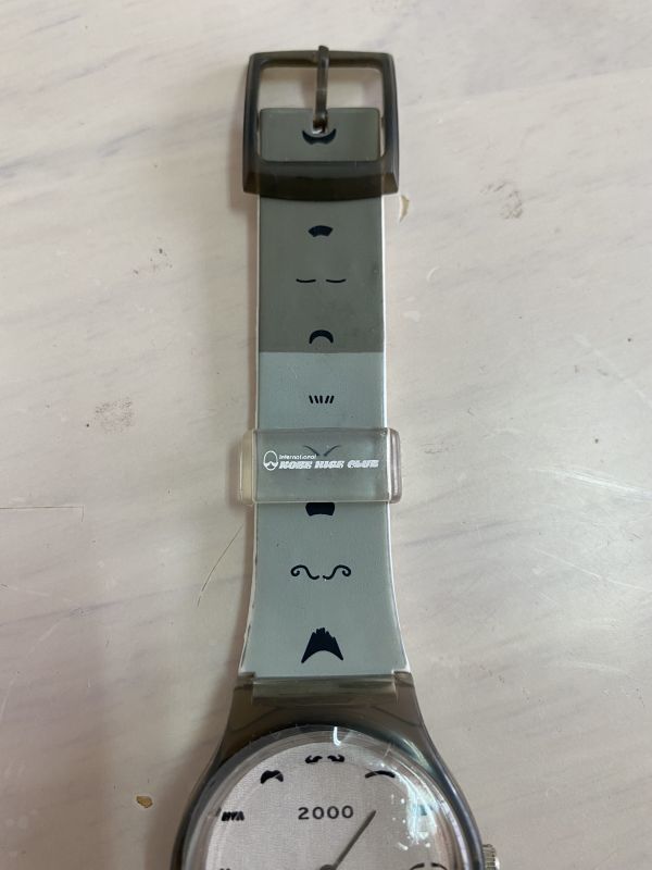  wristwatch [2000 KOBE INTERNATIONAL HIGE CLUB] corporation .. original wristwatch ... Uni -k design collector commodity Junk storage goods 