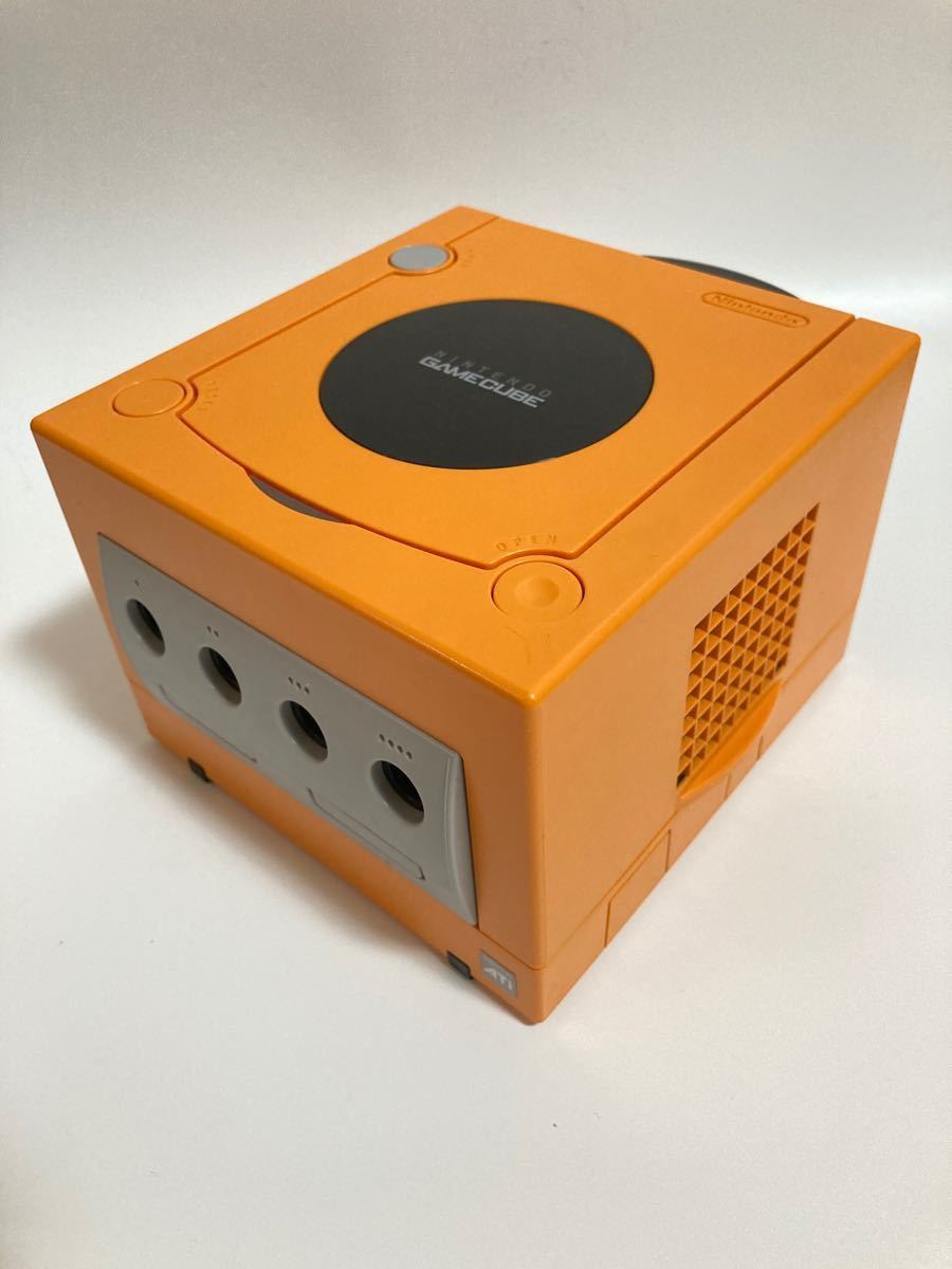 ゲームキューブ本体　GC オレンジ　コントローラー2つ　メモリーカード251 ACアダプター　ステレオAVケーブル　S端子ケーブル
