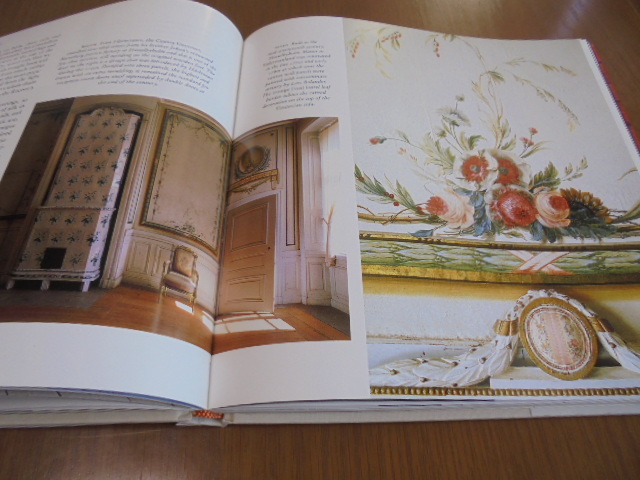 洋書スウェーデンの部屋　The Swedish Room　伝統的装飾　ペイントされた家具　壁　エレガントで権威のある装飾です_画像6