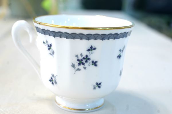 ○美品 ノリタケ Noritake スタジオコレクション 金彩 花柄 カップ＆ソーサー D2011_画像3