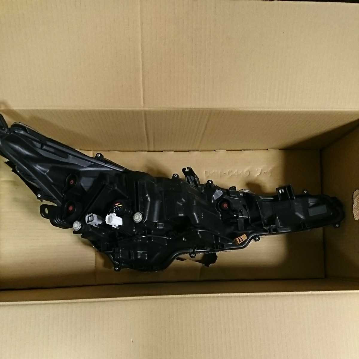 ☆ トヨタ純正 カローラスポーツ ZWE211H ハイブリッド Koito 12-612