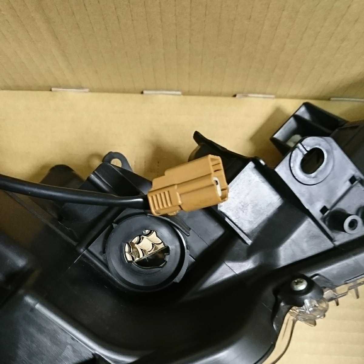 ☆ トヨタ純正 カローラスポーツ ZWE211H ハイブリッド Koito 12-612