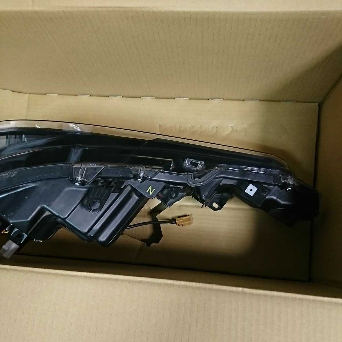 ☆ トヨタ純正 カローラスポーツ ZWE211H ハイブリッド Koito 12-612