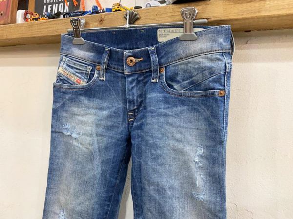 1177★DIESEL/ディーゼル ローライズダメージ加工ストレッチスキニーデニム WASH0809B W23×L32 インディゴ レディース 美品 USED ★_画像2