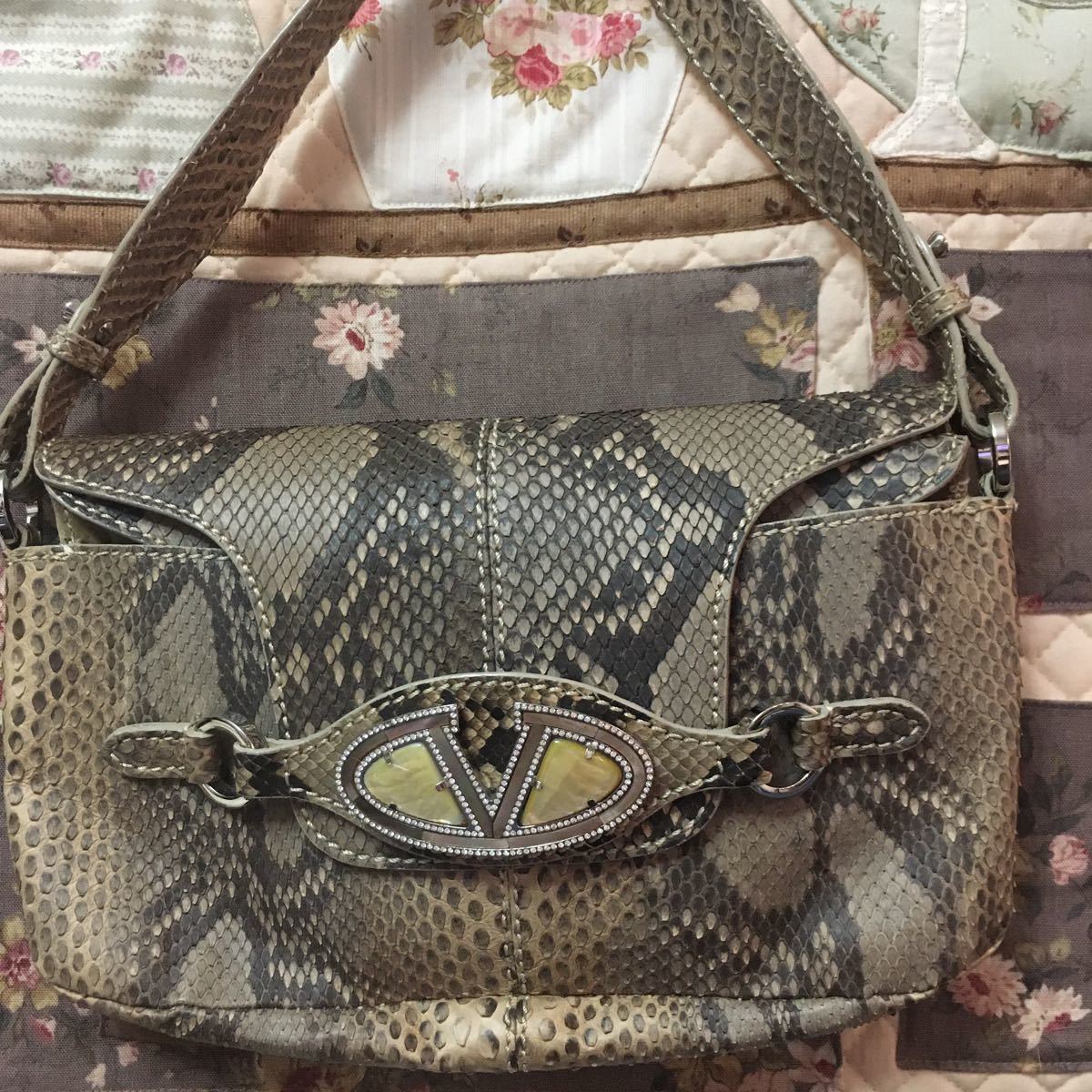完成品 【全額返金保証・・美品】ヴァレンティノ 確認のため購入