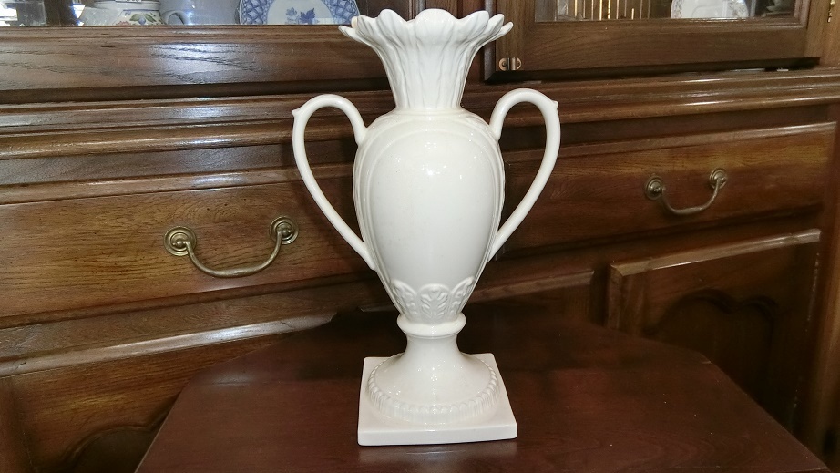  Англия производства Royal крем одежда classic ваза ROYAL CREAMWARE Classics Vase