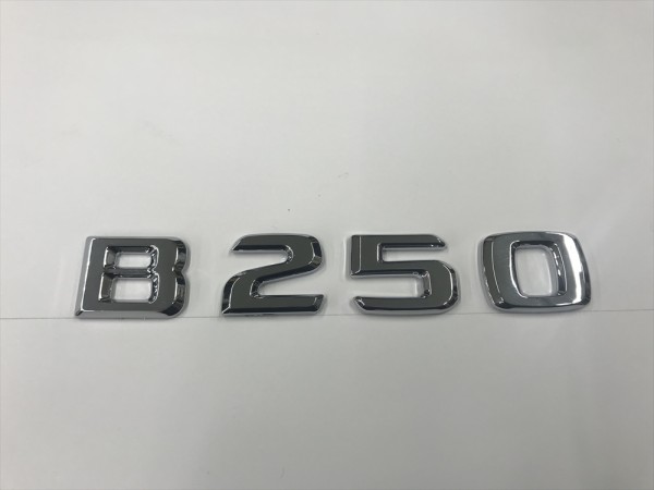  оригинальный такой же вид неоригинальный /B250/ задний / эмблема / Benz / объем двигателя / комплектация /B Class /AMG/W245/W246/ хром / металлизированный 