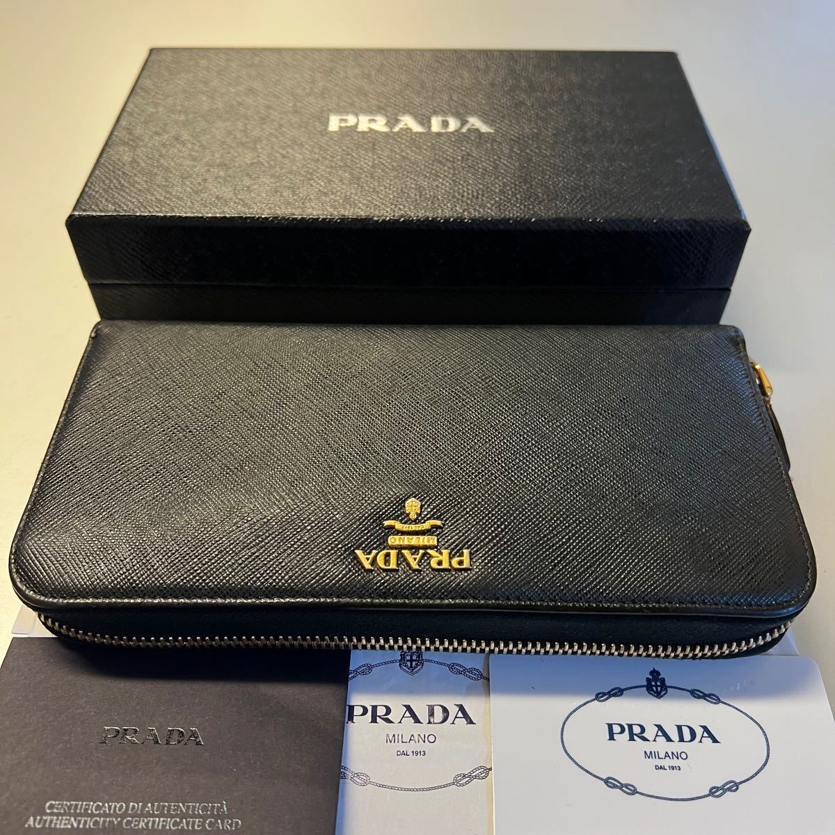 未使用に近い プラダ PRADA 財布 長財布 サフィアーノレザー ラウンド