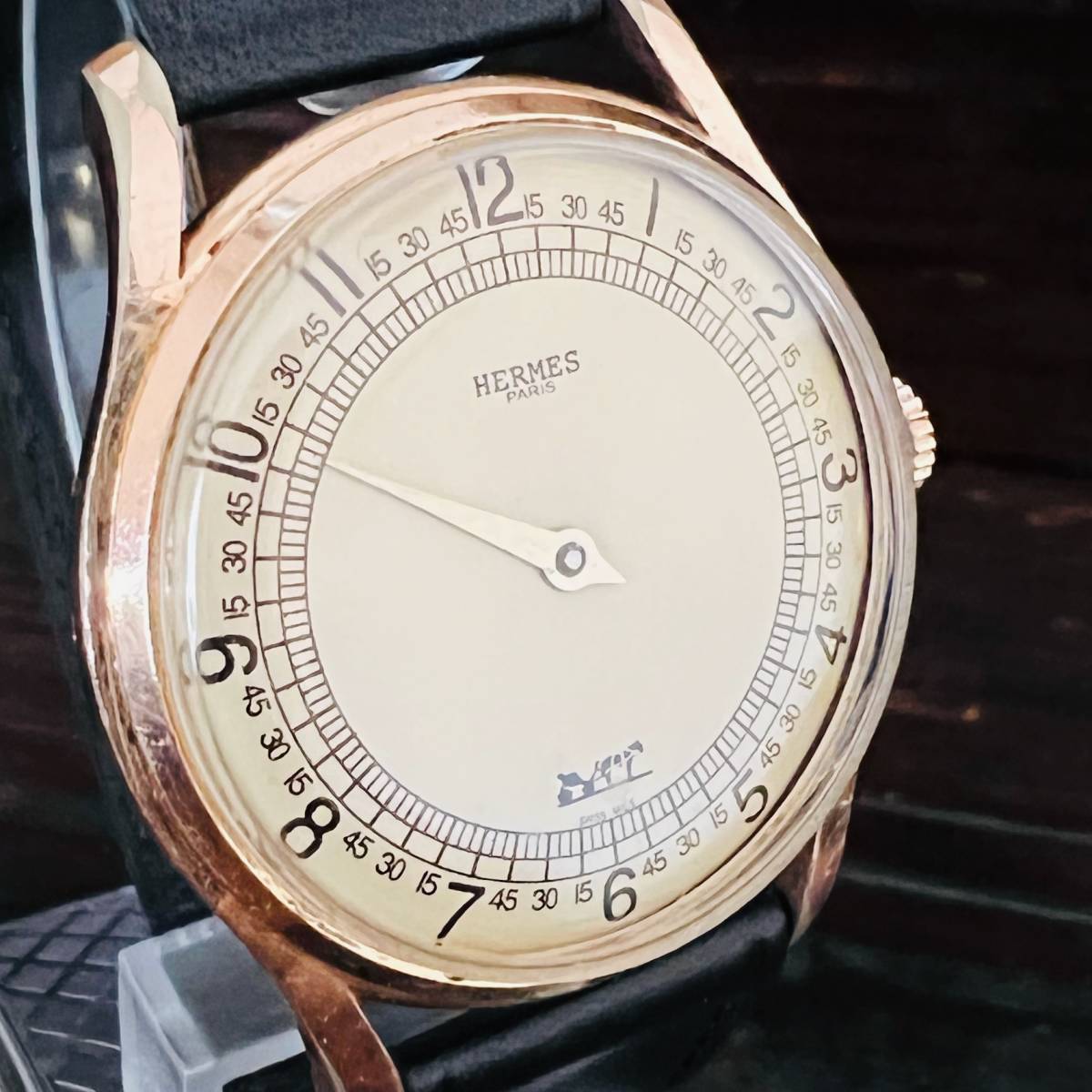 エルメス HERMES 動作良好 レア文字盤 12時間で1周します 38mm エルメス HERMES 動作良好 レア文字盤 12時間で1周します 38mm