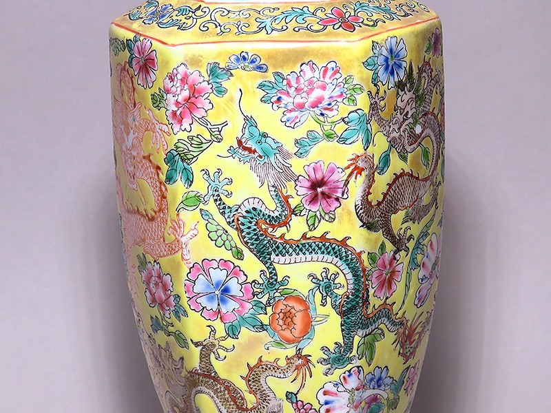 中国陶器.薄胎磁器.伝統工芸品磁器.花瓶.鑑賞陶器.景徳鎮陶器.皇帝の色.花鳥文.龍の絵付け.薄いの 取扱注意 W-0448(骨董陶磁器一般)|売買されたオークション情報、yahooの商品情報をアーカイブ公開 - オークファン(aucfan.com) 中国陶器.薄胎磁器.伝統工芸品磁器.花瓶.鑑賞陶器.景徳鎮陶器.皇帝の色.花鳥文.龍の絵付け.薄いの 取扱注意 W-0448(骨董陶磁器一般)|売買されたオークション情報、yahooの商品情報をアーカイブ公開 - オークファン(aucfan.com)