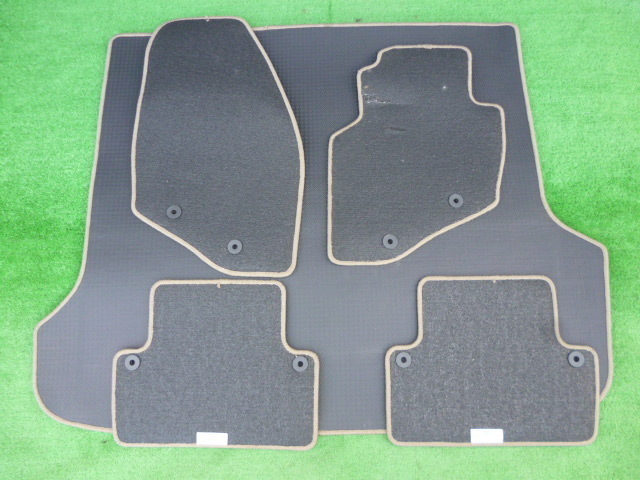 *SB5254AWL Volvo XC70 latter term floor mat one stand amount 