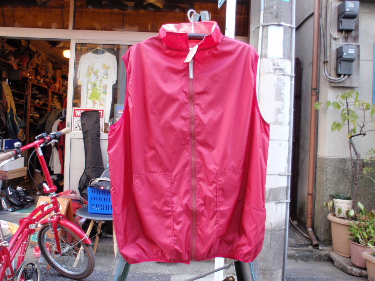 数回使用のみ!日本製 スワッガー えんじ色なナイロン製ベスト サイズ