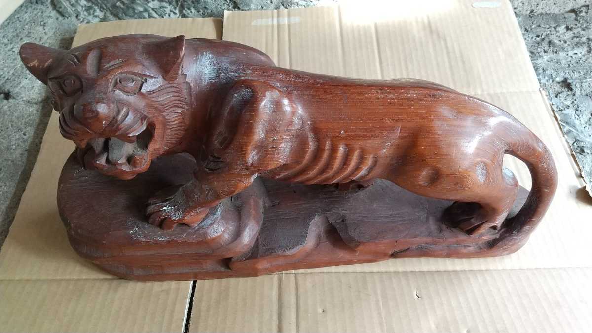 木彫り 虎 寅 タイガー 干支 木製 無垢材 古い 横49cm高さ27cm 置物