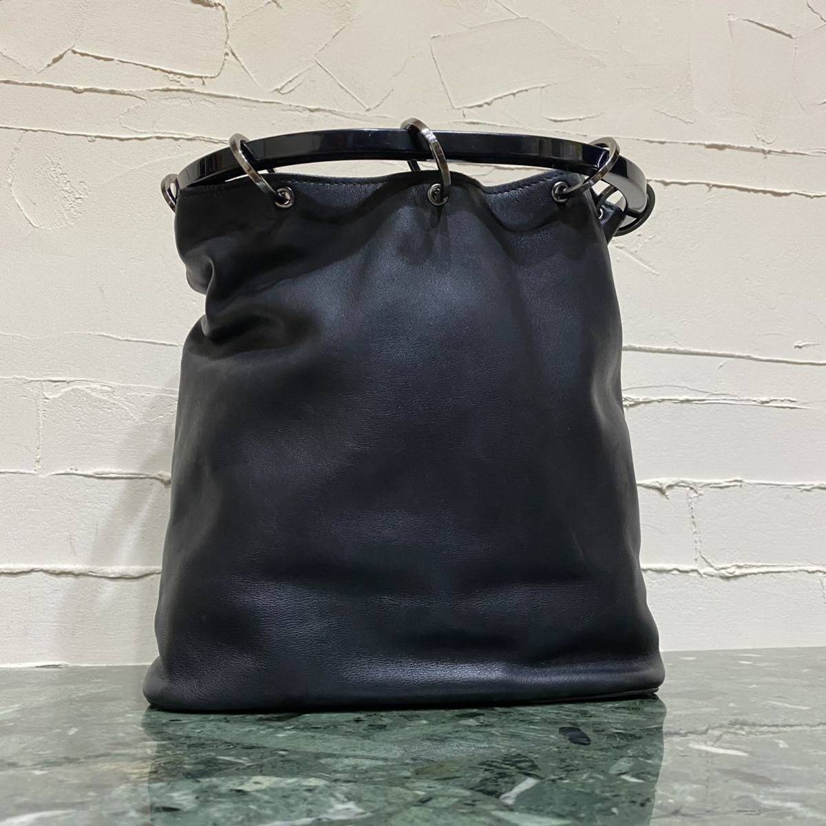 希少デザイン GUCCI ハンドバッグ プラスチックハンドル バケツ 希少デザイン GUCCI ハンドバッグ プラスチックハンドル バケツ