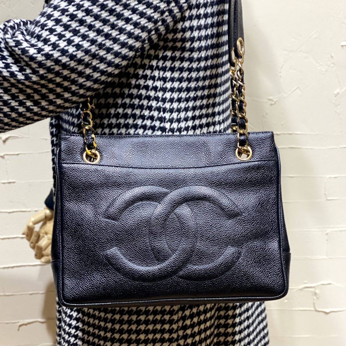 美品 VINTAGE CHANEL キャビアスキン ダブルフェイス チェーンショルダーバッグ ブラック黒 デカココ ターンロック金具 肩掛けトートバッグ_画像2