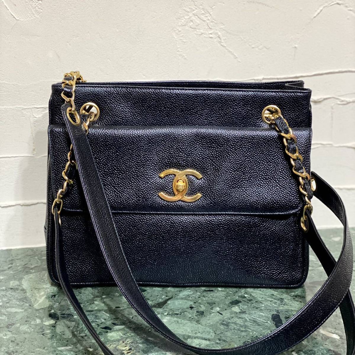 美品 VINTAGE CHANEL キャビアスキン ダブルフェイス チェーンショルダーバッグ ブラック黒 デカココ ターンロック金具 肩掛けトートバッグ_画像3