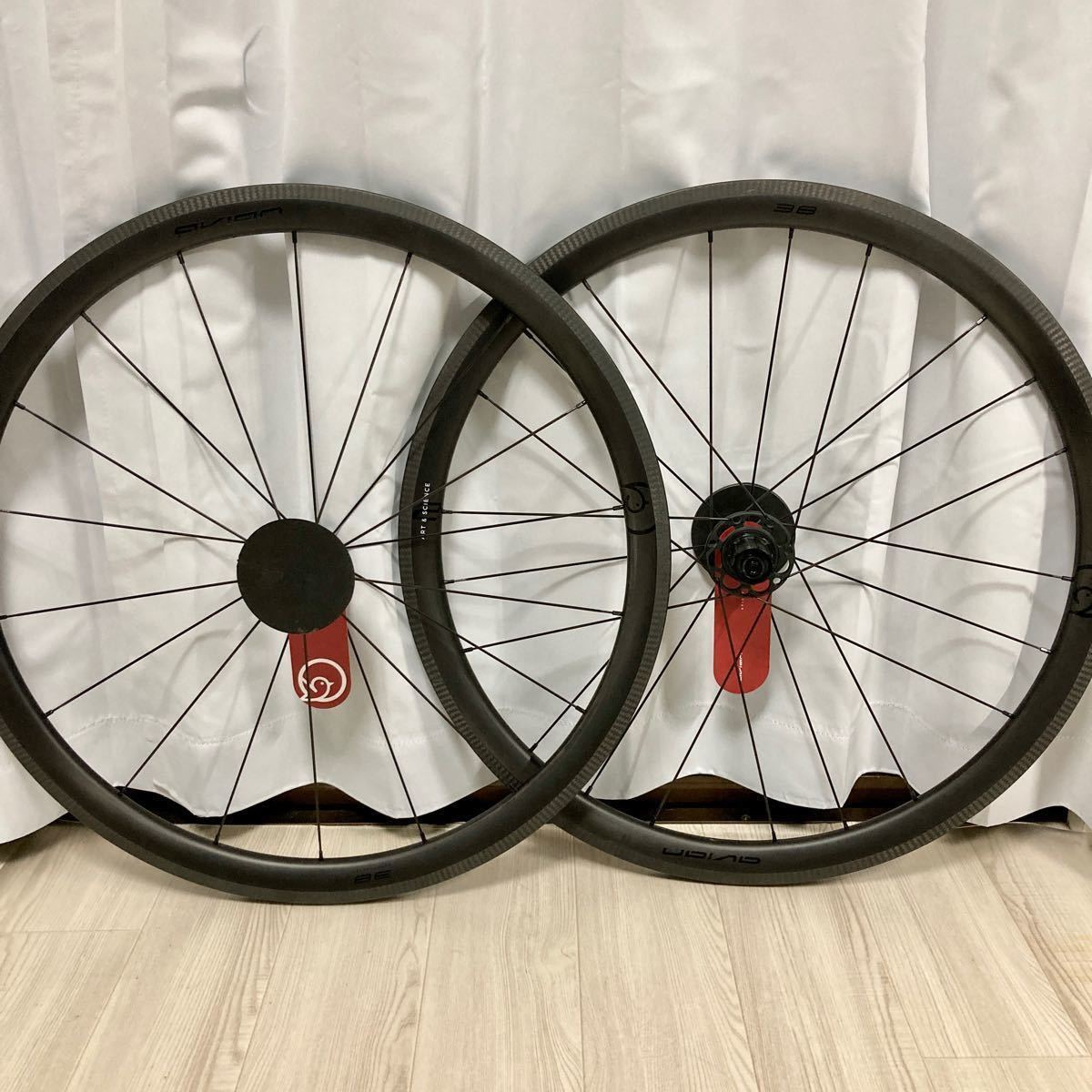 美品】avien カーボンホイール 700c ワイドリム リムブレーキ用 美品】avien カーボンホイール 700c ワイドリム リムブレーキ用