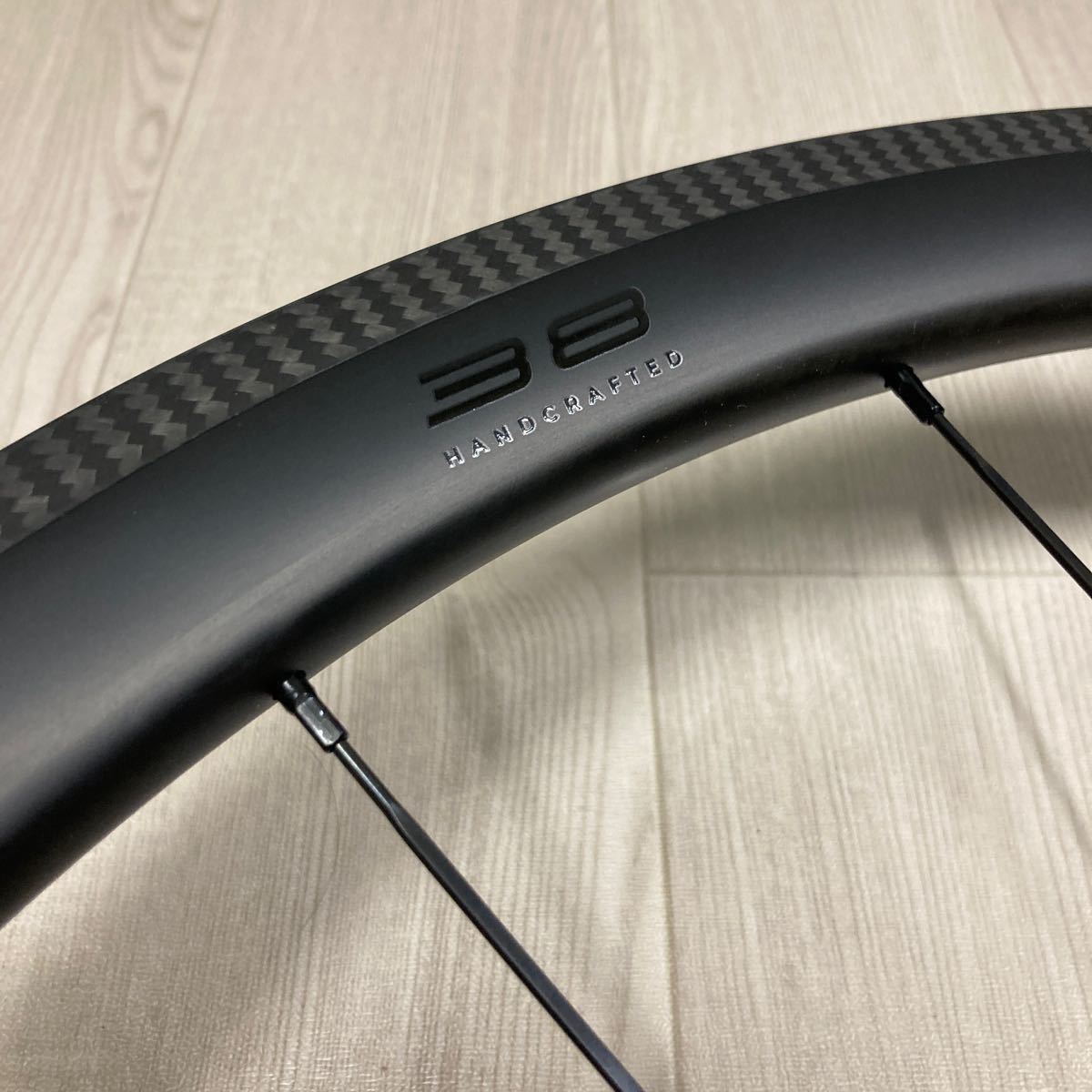 美品】avien カーボンホイール 700c ワイドリム リムブレーキ用 美品】avien カーボンホイール 700c ワイドリム リムブレーキ用