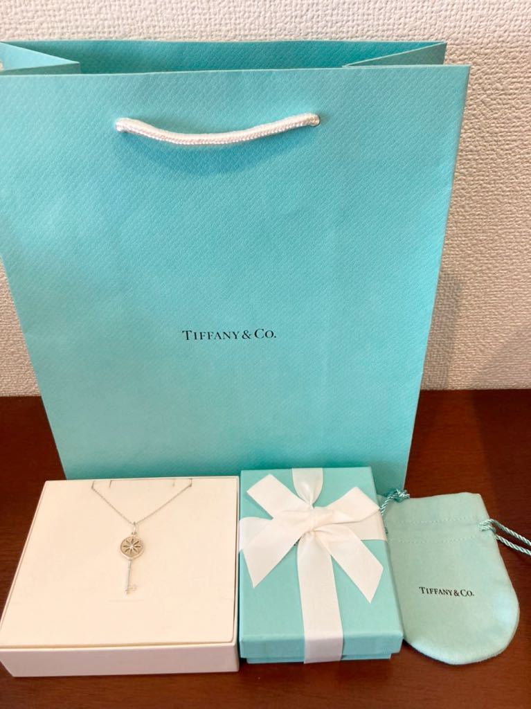 新品 正規品 ティファニー tiffany&co ネックレス シルバー デイジーキー ダイヤモンド デイジー キー 鍵 ケース 巾着 紙袋 リボン 箱_画像2