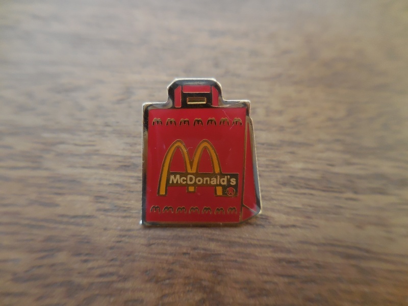 フランス☆古いピンズ 【McDonald's マクドナルド 紙袋】ピンバッジ ピンバッチ PINS _画像1