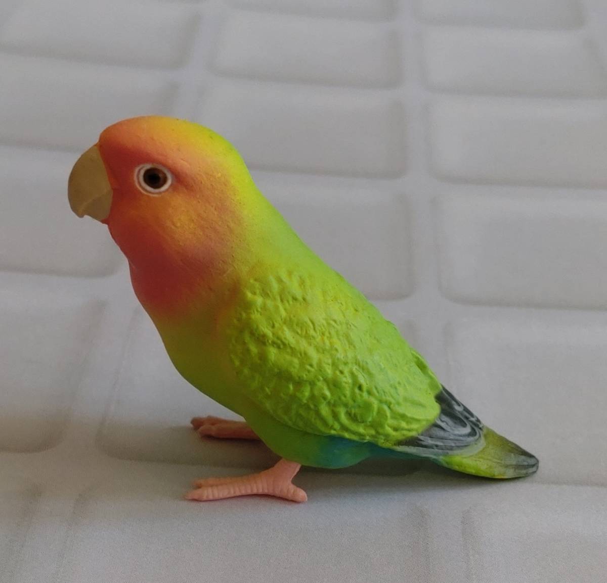 手のりインココレクション　【コザクラインコ緑色】　シャイング　ガチャ　ガシャポン　ミニチュアフィギュア　インコ_画像1