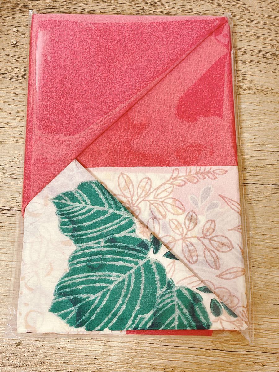 和柄の風呂敷　鶴の折り紙、桐柄　